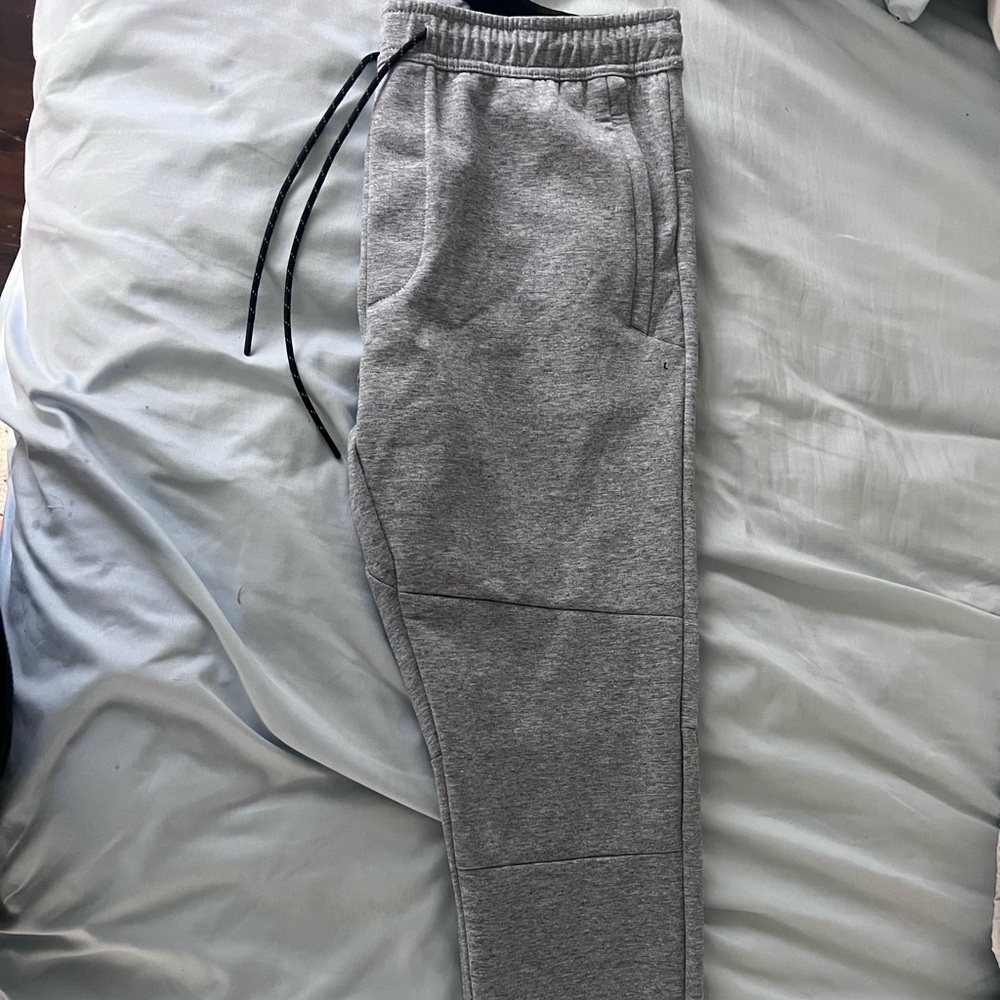 Men’s Large AE Joggers